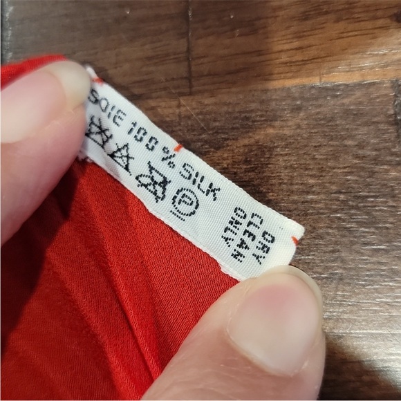 🎉🎉SOLD🎉🎉 Authentic Hermes pleated silk scarf with box - Picture 3 of 7